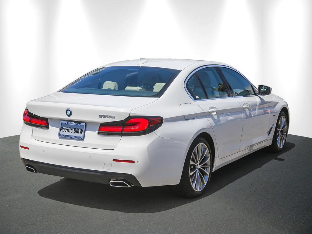 Used 2023 BMW 530e w/ Convenience Package RWD image 6