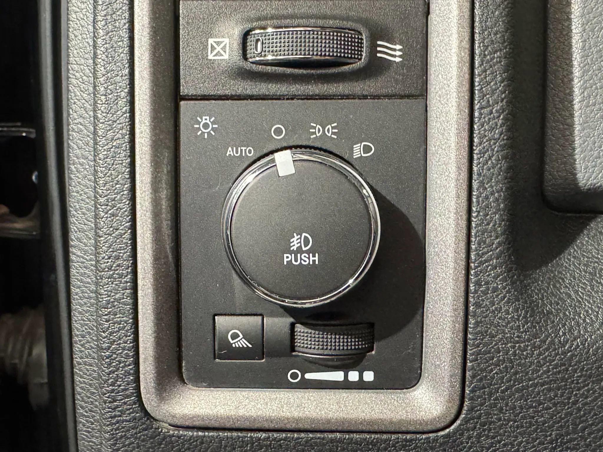 Used 2014 RAM 1500 Express w/ Black Ram 1500 Express Group image 11