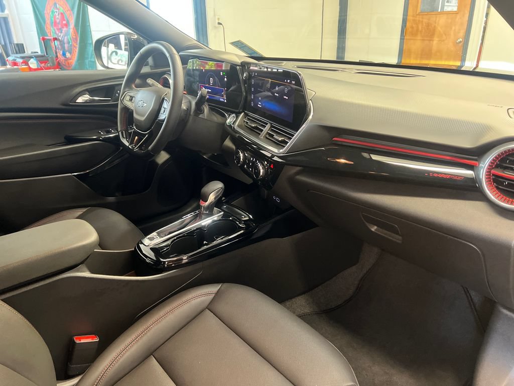 Used 2024 Chevrolet Trax RS w/ Driver Confidence Package FWD image 37