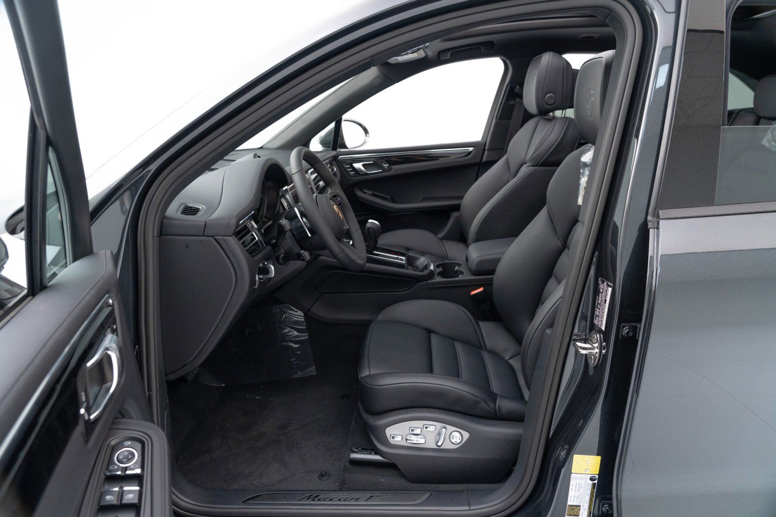 New 2025 Porsche Macan Turbo image 17