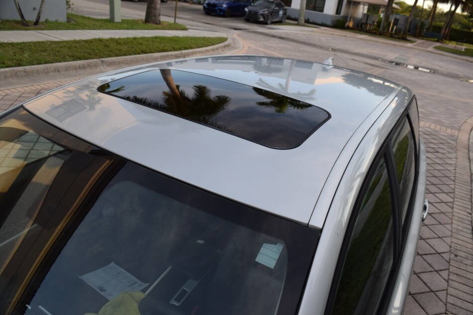 Used 2011 Volvo V50 T5 image 28