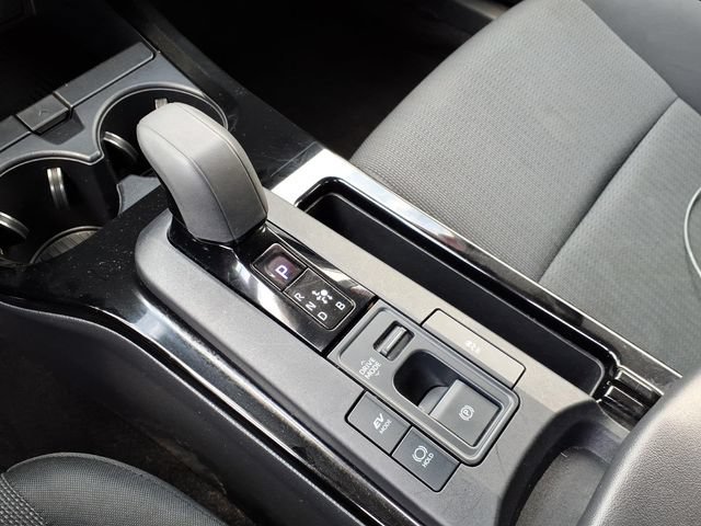 Certified 2025 Toyota Prius LE FWD image 25