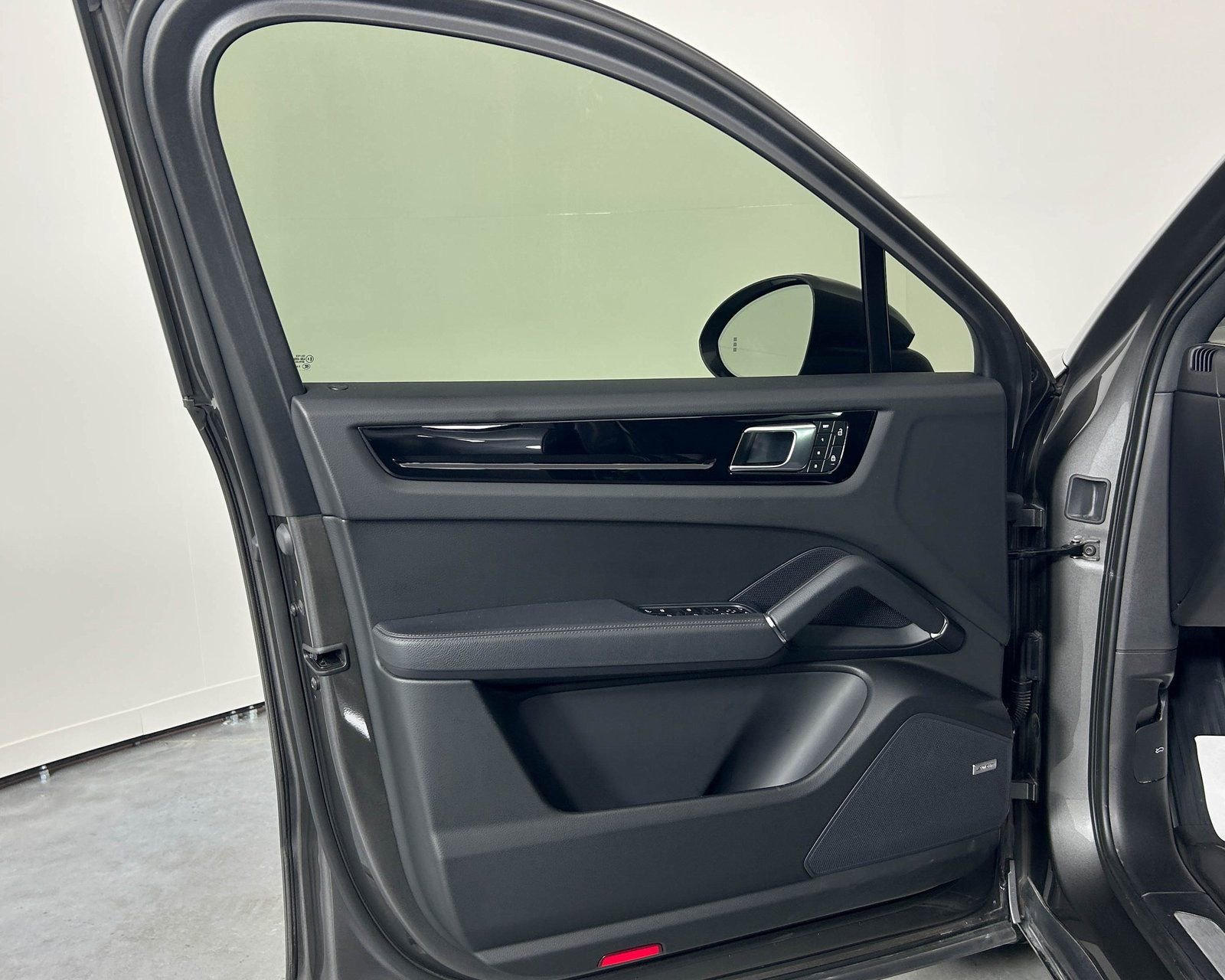 Used 2023 Porsche Cayenne Coupe image 15