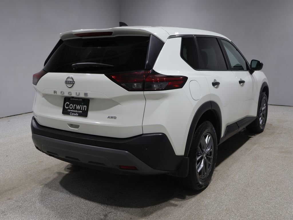 Used 2022 Nissan Rogue S image 2