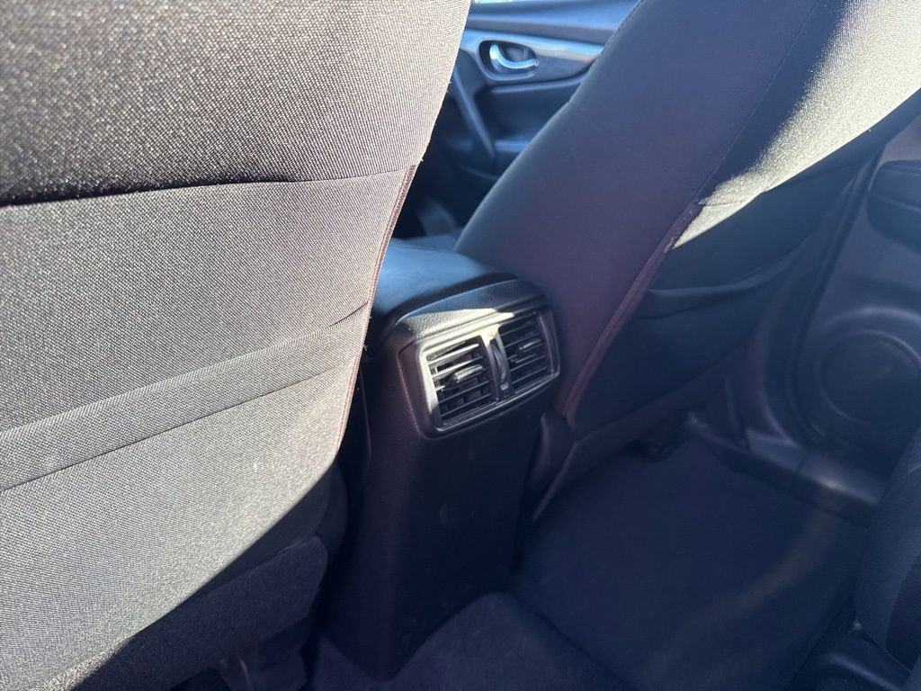 Used 2018 Nissan Rogue SV image 10