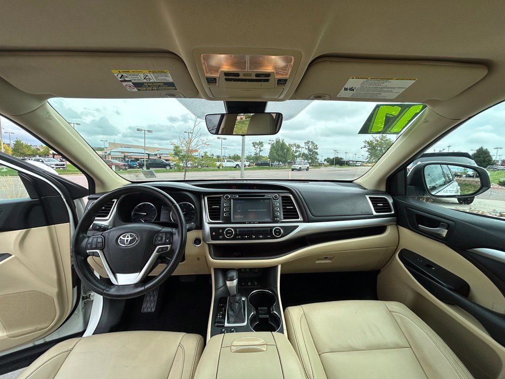 Used 2017 Toyota Highlander XLE AWD/4WD image 9