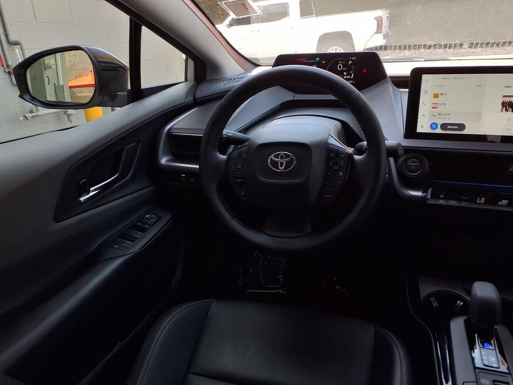 Certified 2026 Toyota Prius XLE FWD image 32