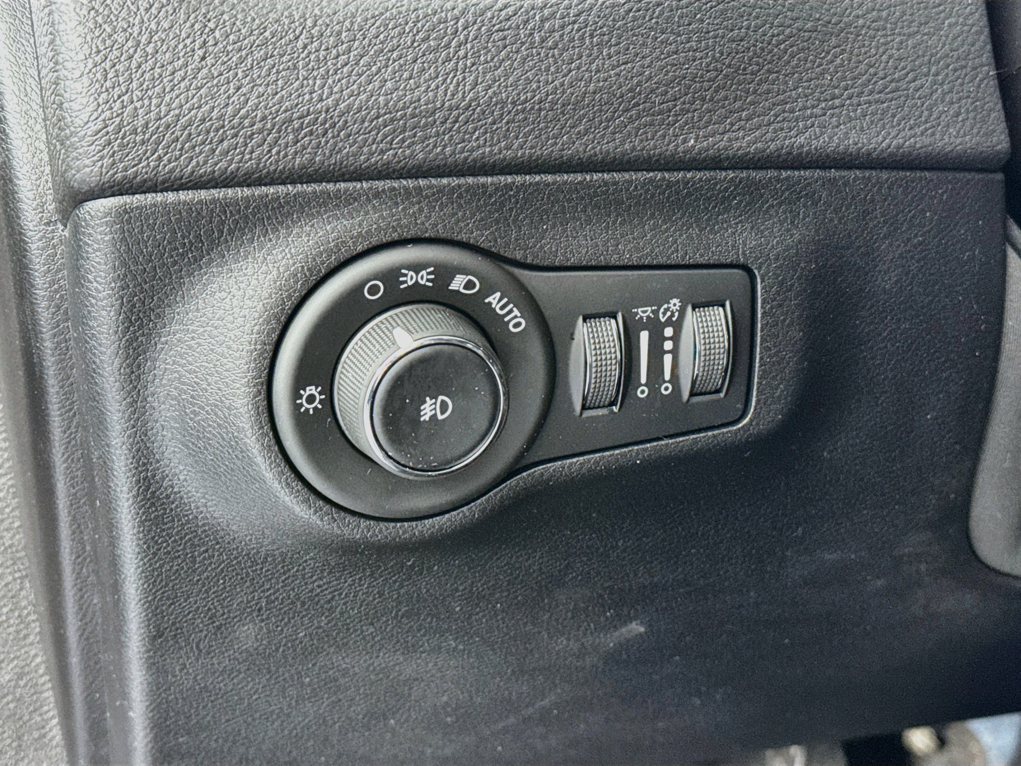 Used 2018 Jeep Compass Trailhawk w/ Leather Interior Group AWD/4WD image 10