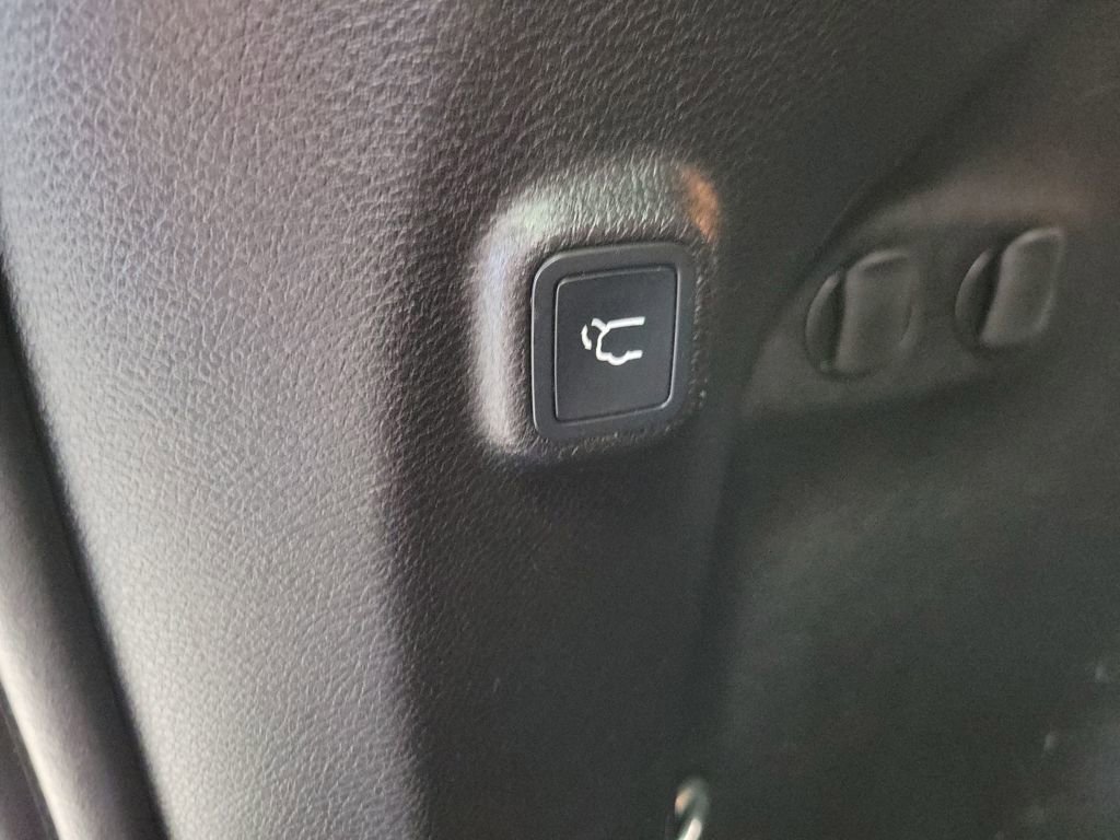 Used 2019 Jeep Cherokee Limited image 12