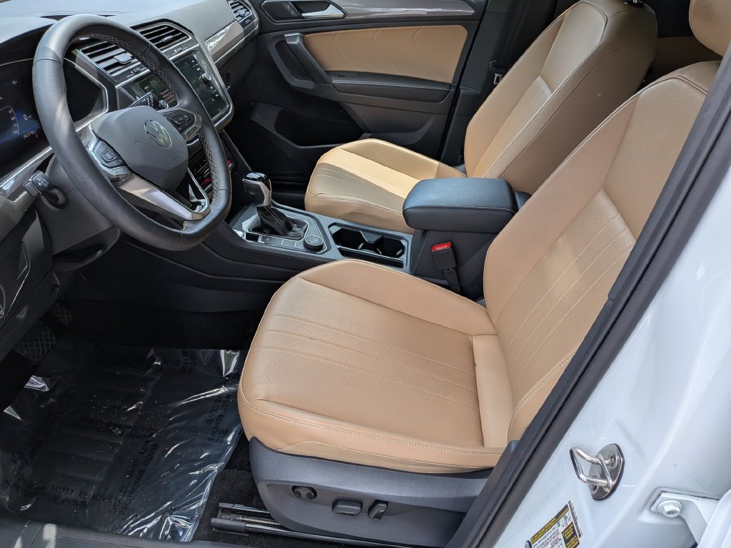 Certified 2024 Volkswagen Tiguan SE AWD/4WD image 11