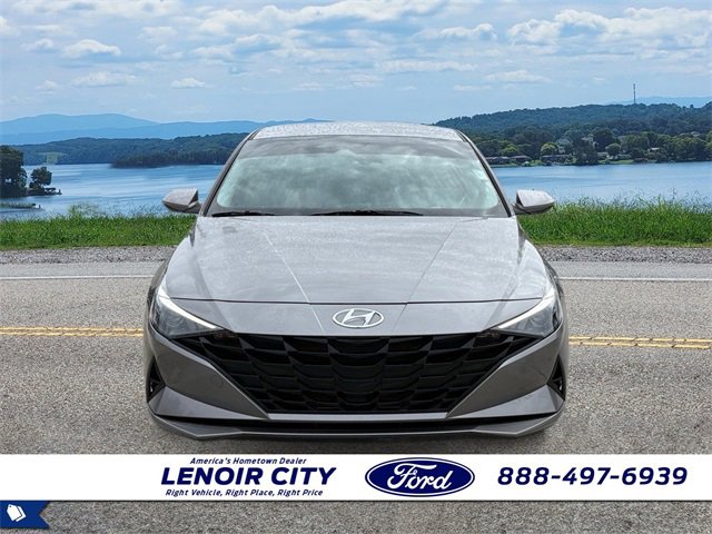 Used 2023 Hyundai Elantra SEL w/ Convenience Package image 2