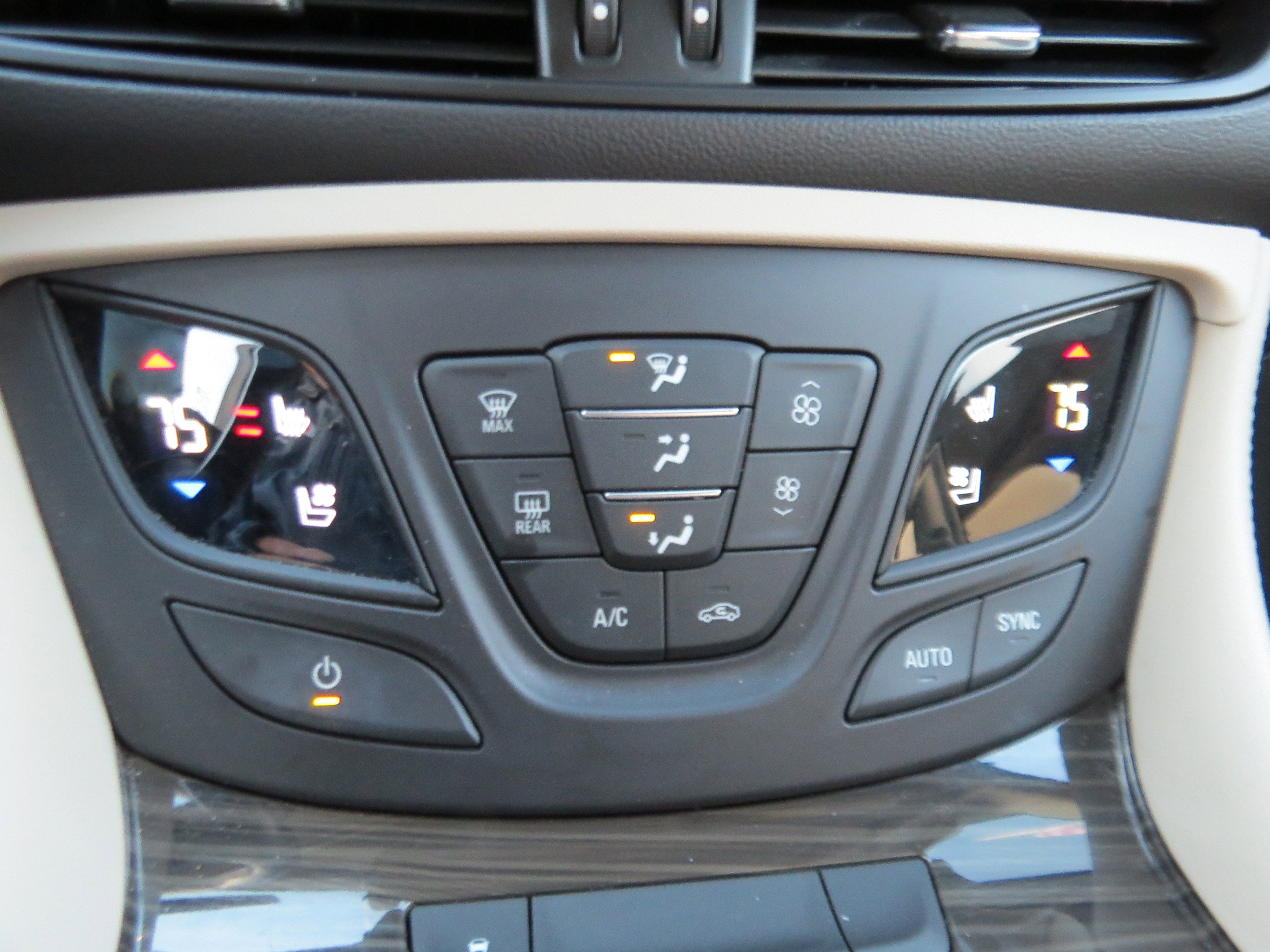 Certified 2020 Buick Envision Premium w/ Driver Confidence Package image 24