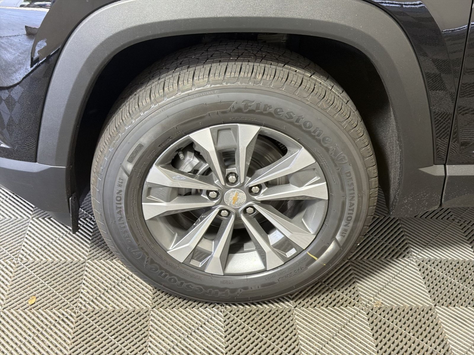 New 2027 Chevrolet Equinox LT w/ Safety and Technology Package FWD image 12