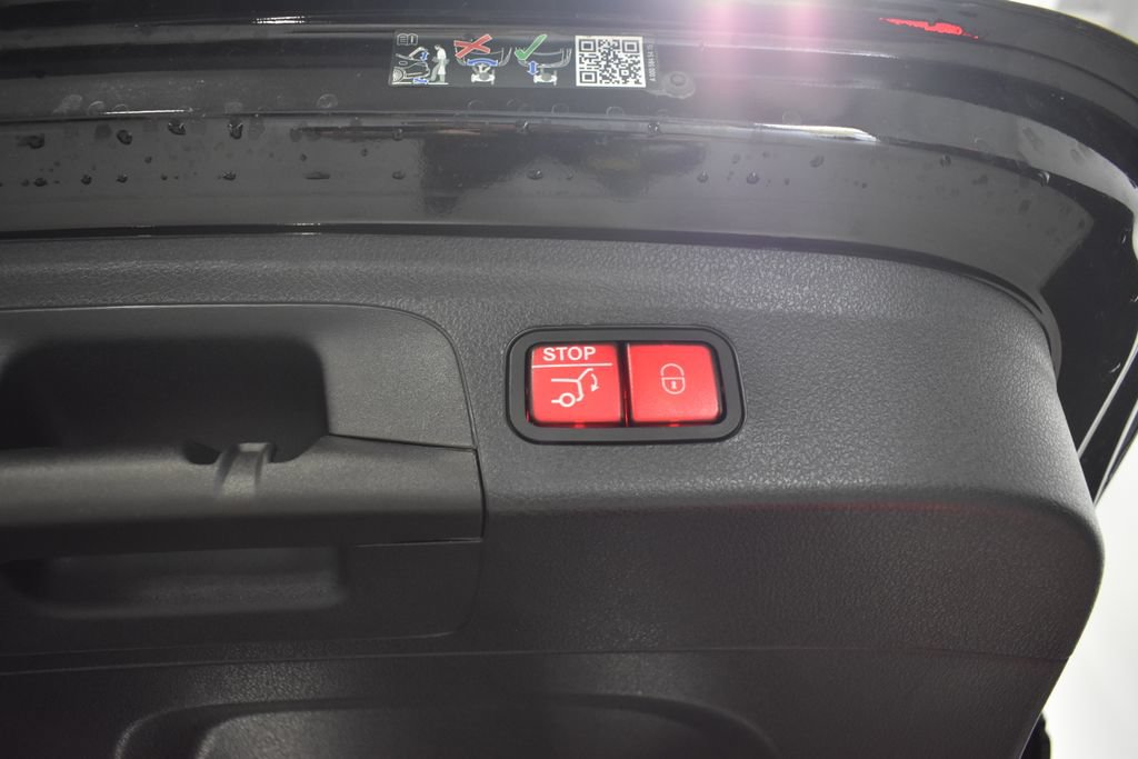 Used 2025 Mercedes-Benz GLE 450e 4MATIC image 35