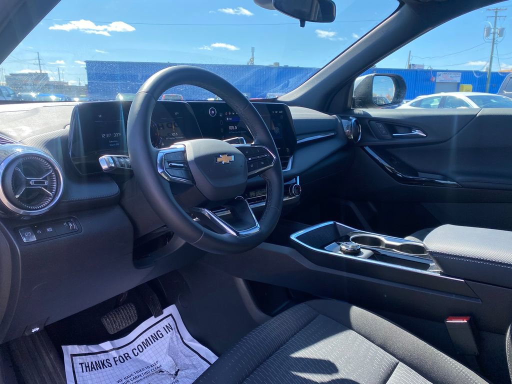 Used 2026 Chevrolet Equinox LT FWD image 9