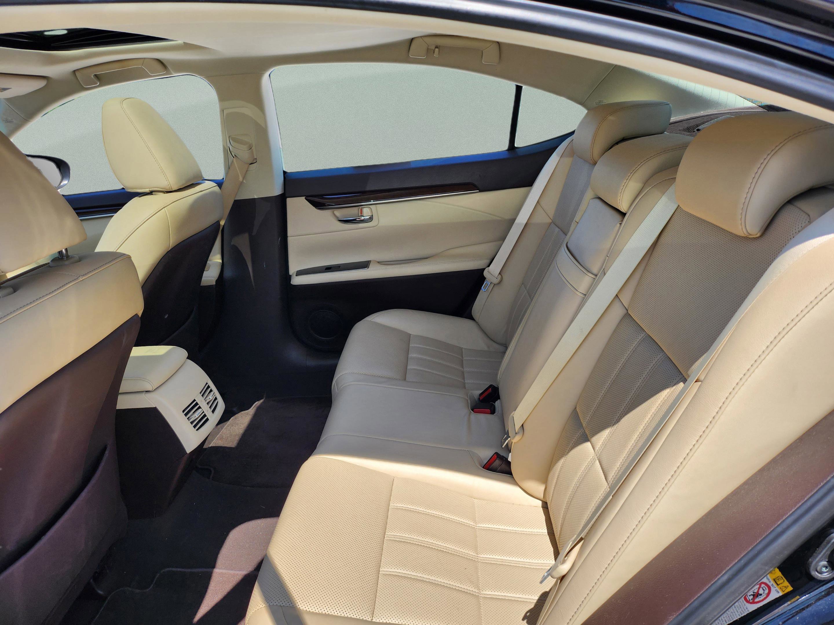 Used 2018 Lexus ES 350 w/ Luxury Package w/Wood Trim FWD image 18