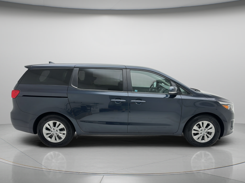 Used 2017 Kia Sedona LX FWD image 4