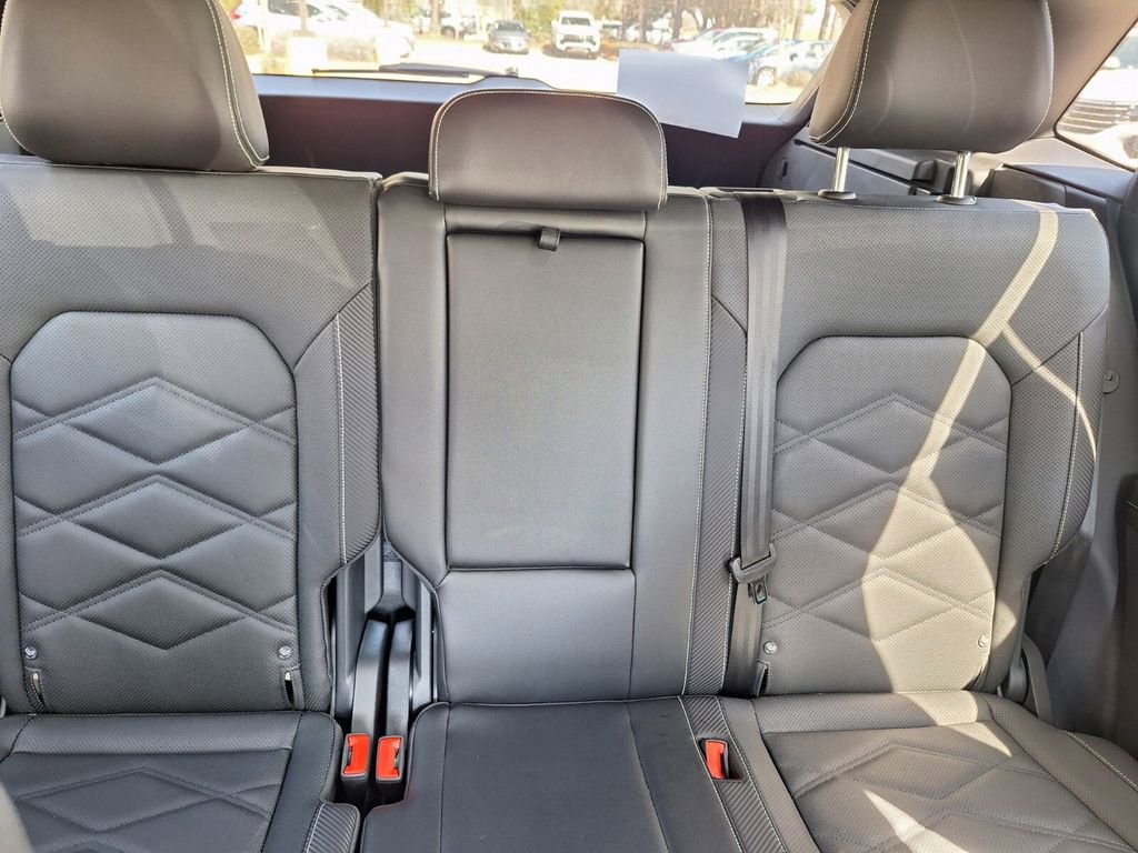 Used 2025 Volkswagen Atlas Cross Sport SE image 30