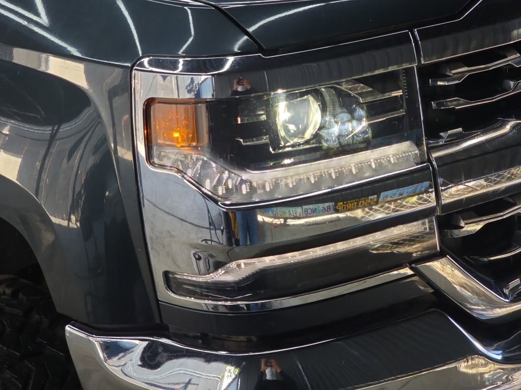 Used 2018 Chevrolet Silverado 1500 LTZ AWD/4WD image 24