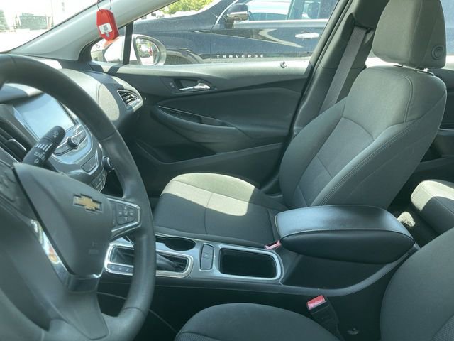 Used 2017 Chevrolet Cruze LT FWD image 2