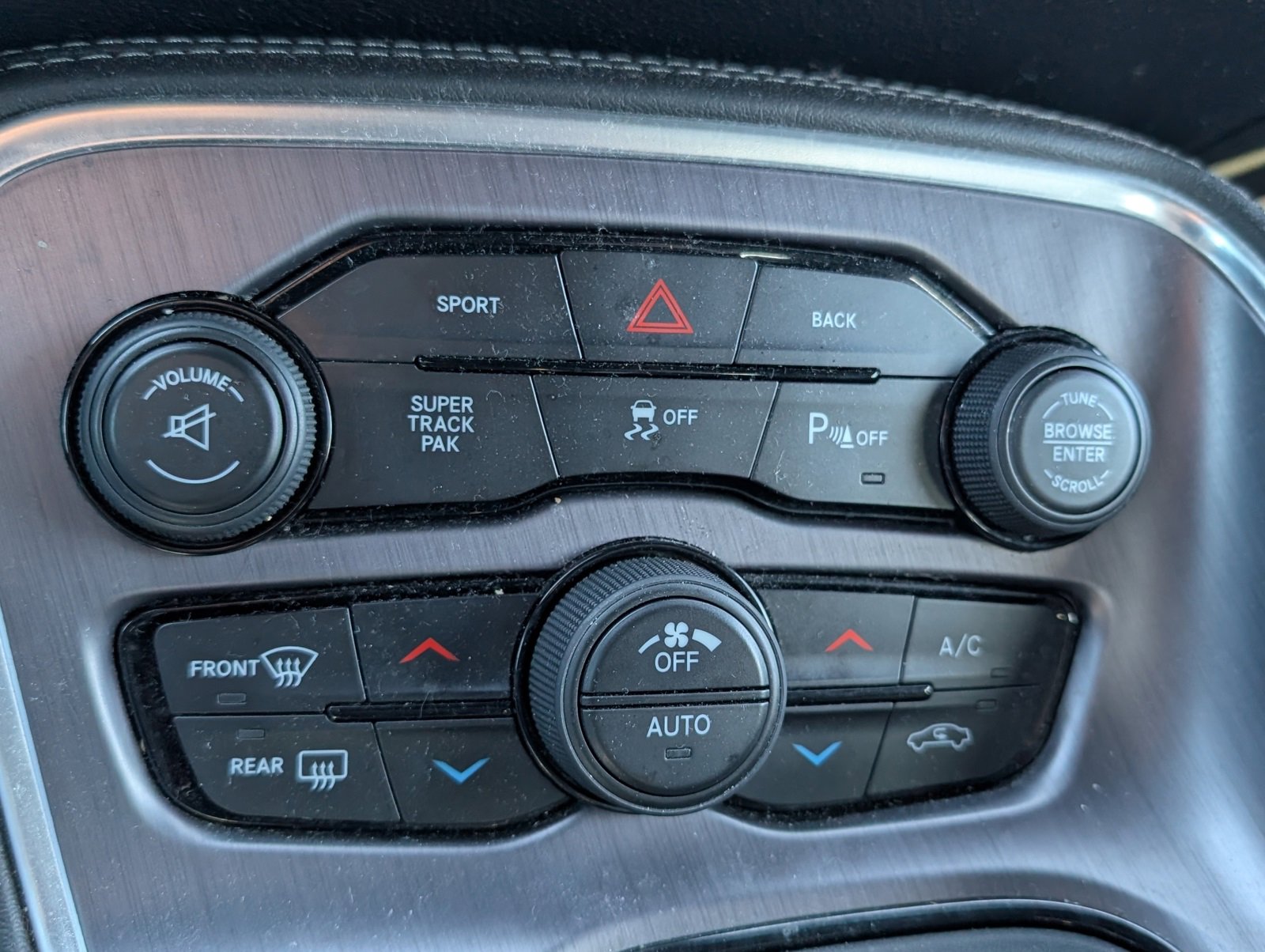 Used 2015 Dodge Challenger R/T image 20