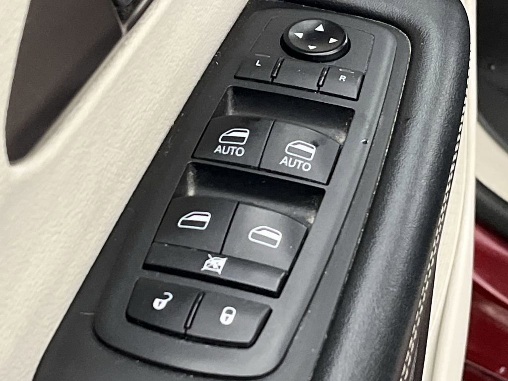 Used 2021 Chrysler Voyager Lxi FWD image 13