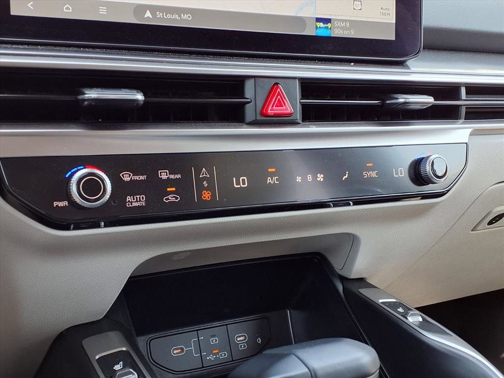 Used 2025 Kia Sorento EX FWD image 11