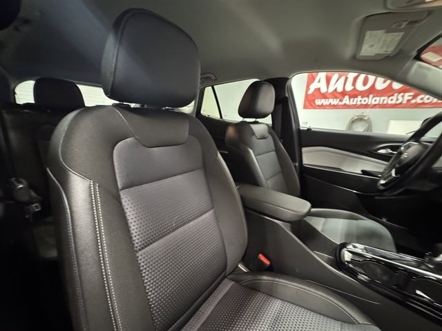 Used 2025 Chevrolet Trax LT w/ LT Convenience Package FWD image 11