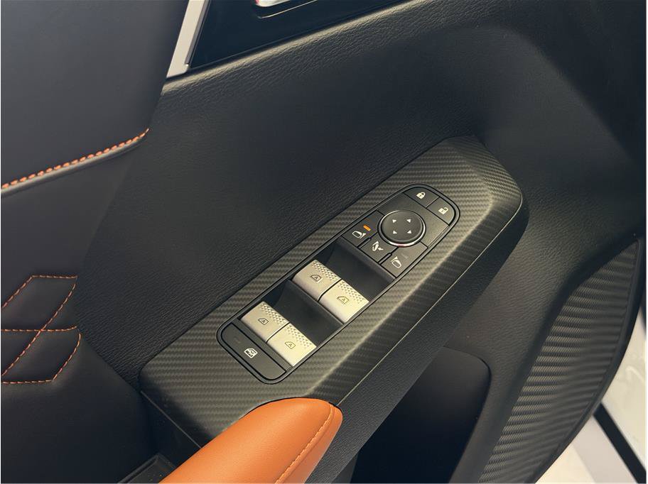 Used 2025 Mitsubishi Outlander 4WD Plug-In Hybrid image 11