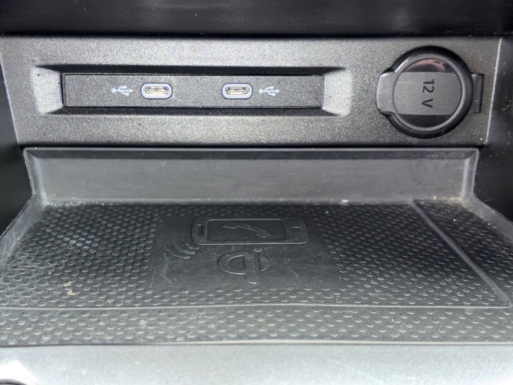 Certified 2022 Volkswagen Tiguan SE R-Line image 10