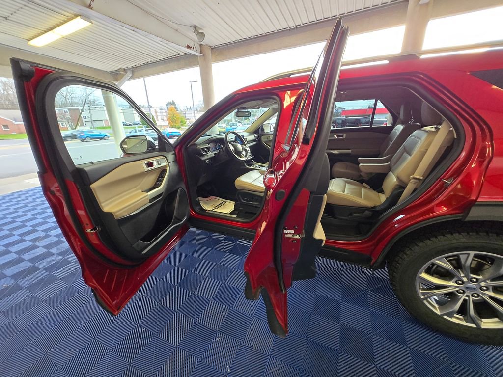 Used 2021 Ford Explorer Limited w/ Equipment Group 301A image 23
