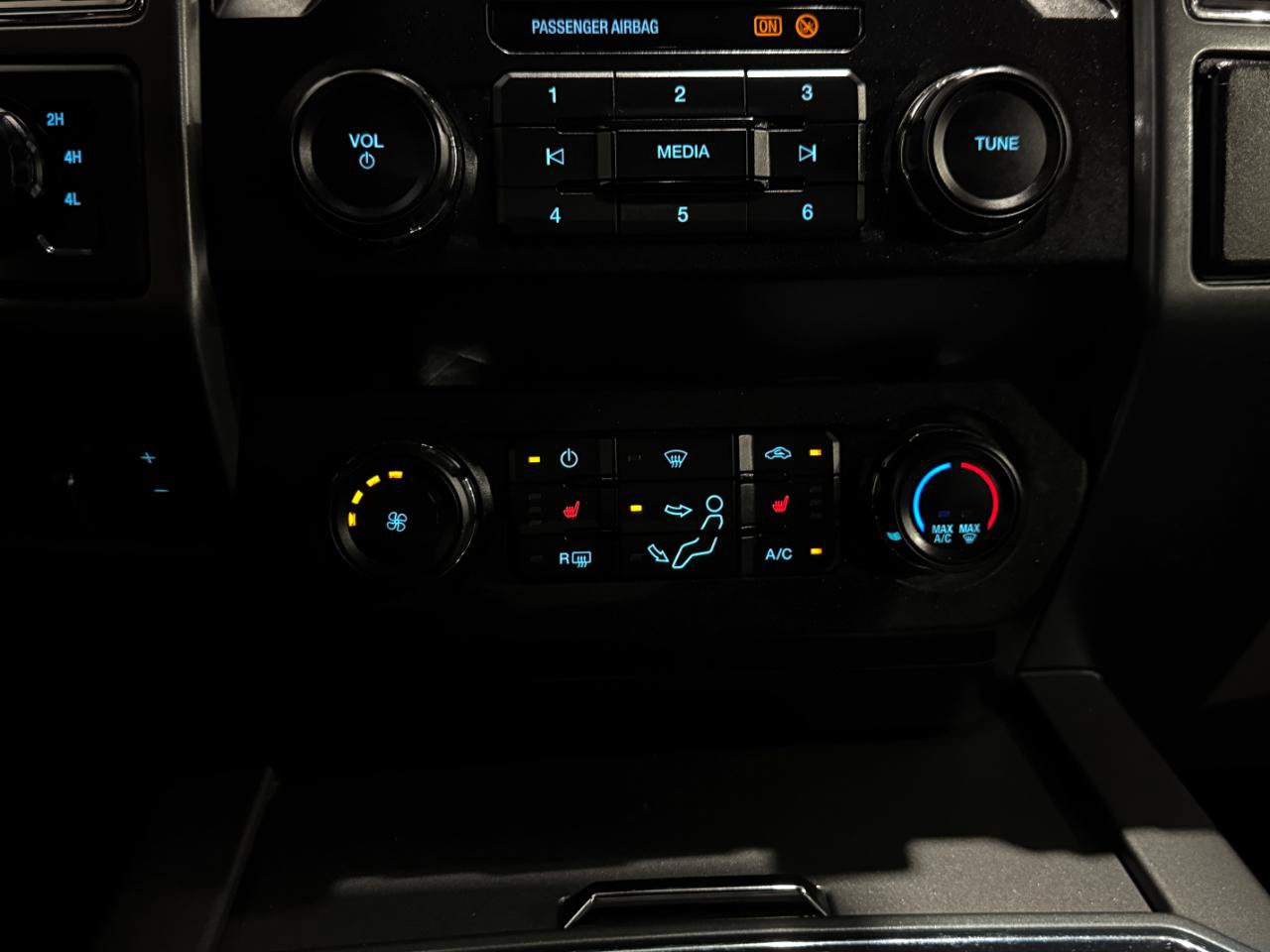 Used 2019 Ford F350 XLT w/ XLT Premium Package AWD/4WD image 33