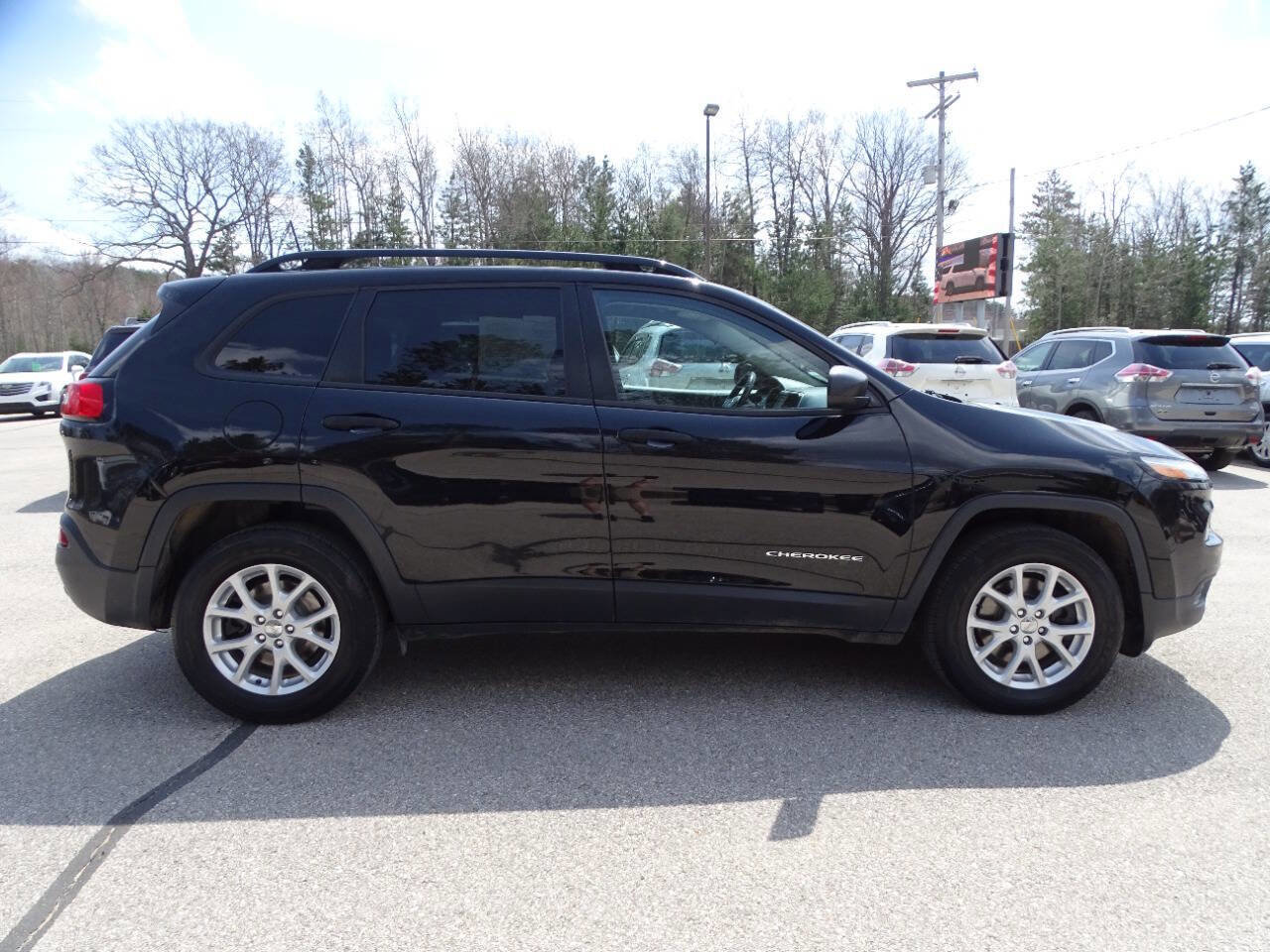 Used 2018 Jeep Cherokee Sport w/ Cold Weather Group AWD/4WD image 39
