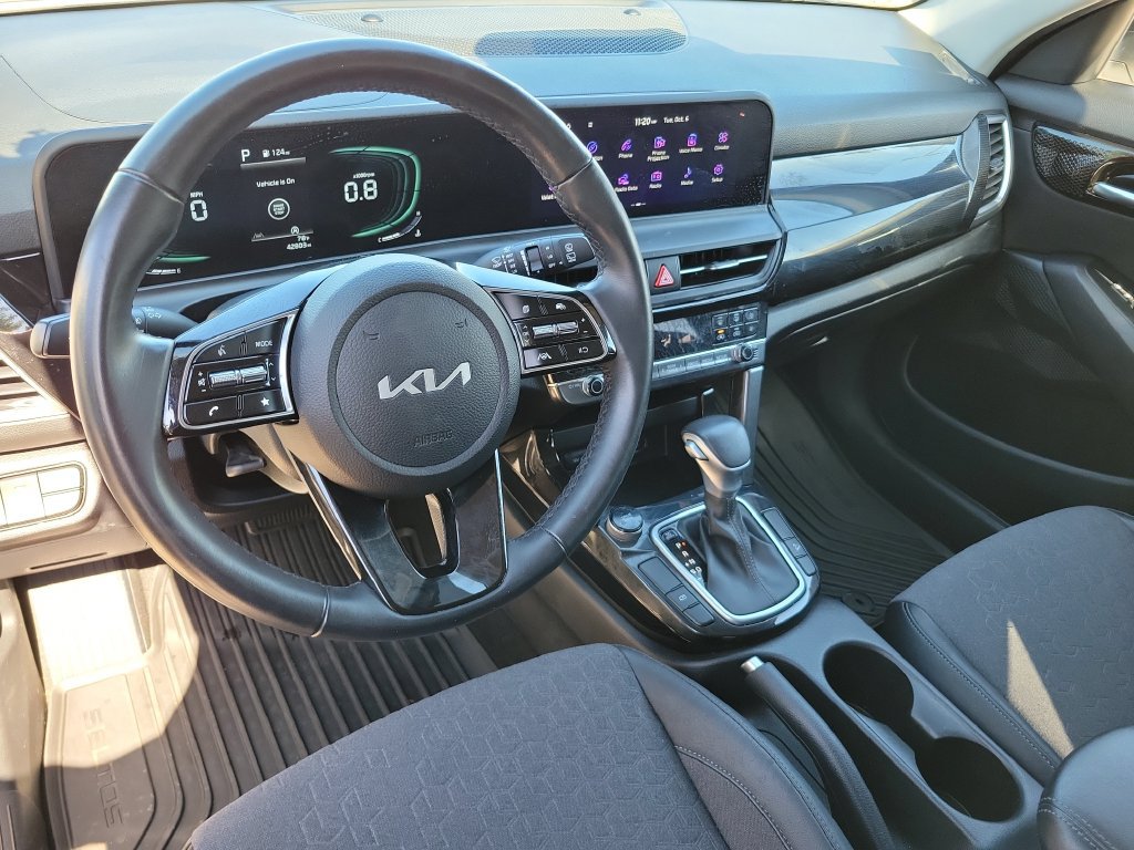 Used 2025 Kia Seltos S FWD image 14