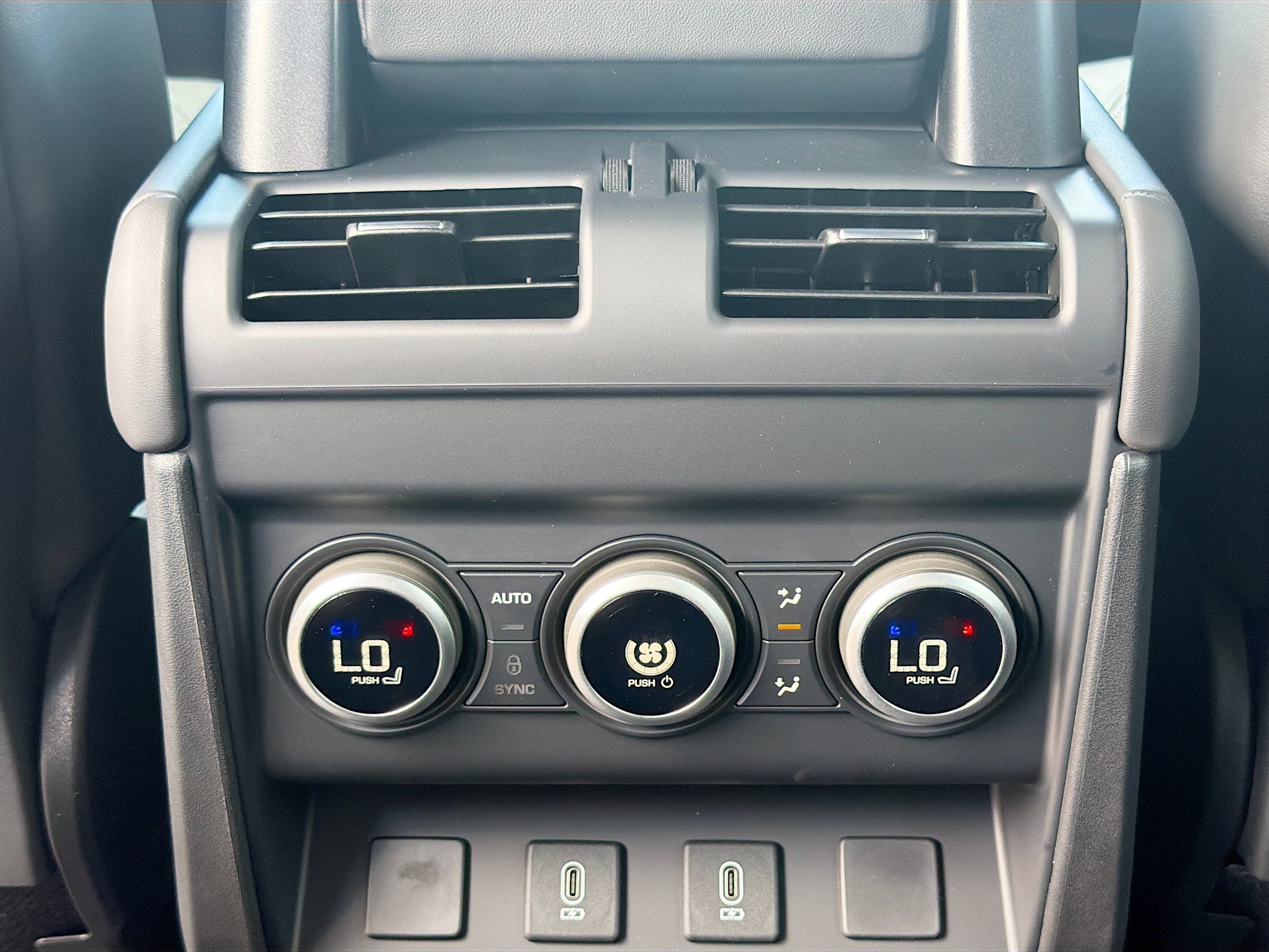 New 2026 Land Rover Defender 130 X-Dynamic SE AWD/4WD image 20
