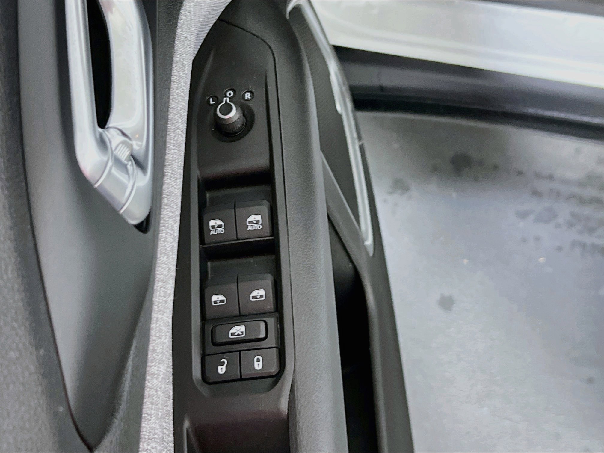 Used 2022 Jeep Compass Latitude w/ Sun and Sound Group AWD/4WD image 17