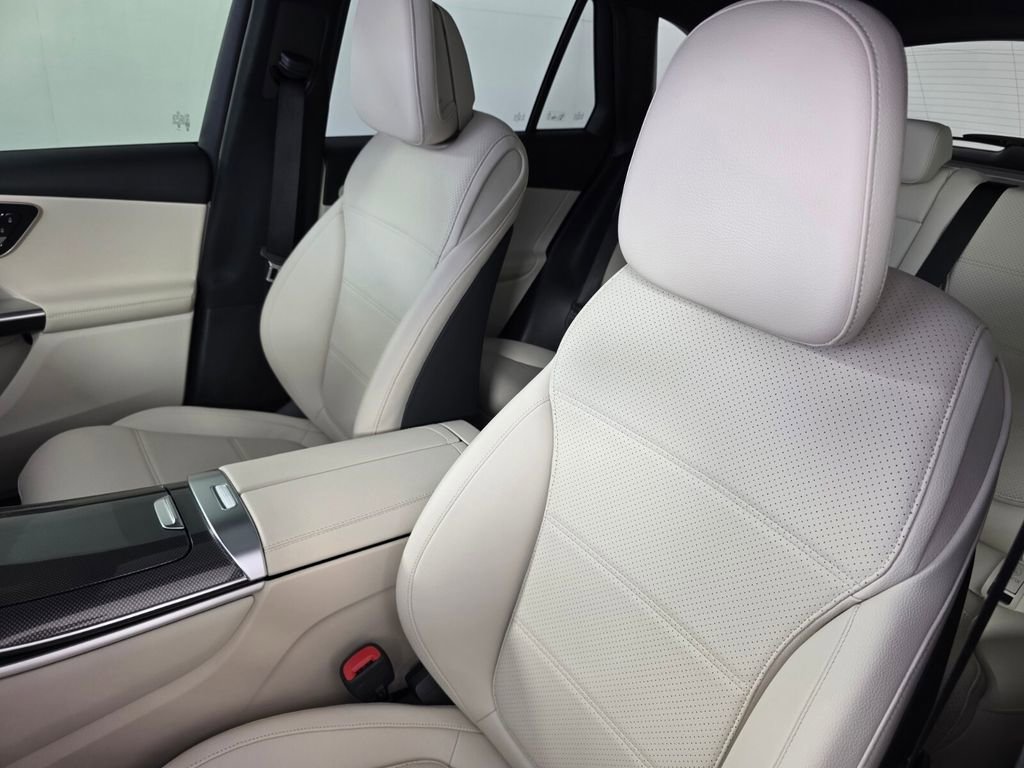 Certified 2025 Mercedes-Benz GLC 300 image 10