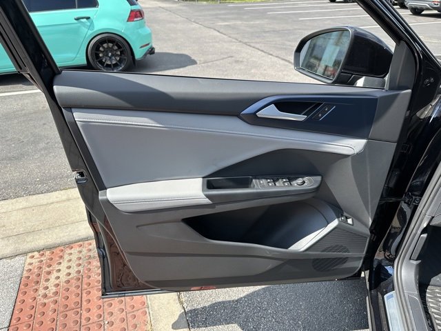 New 2024 Volkswagen Taos SE image 10
