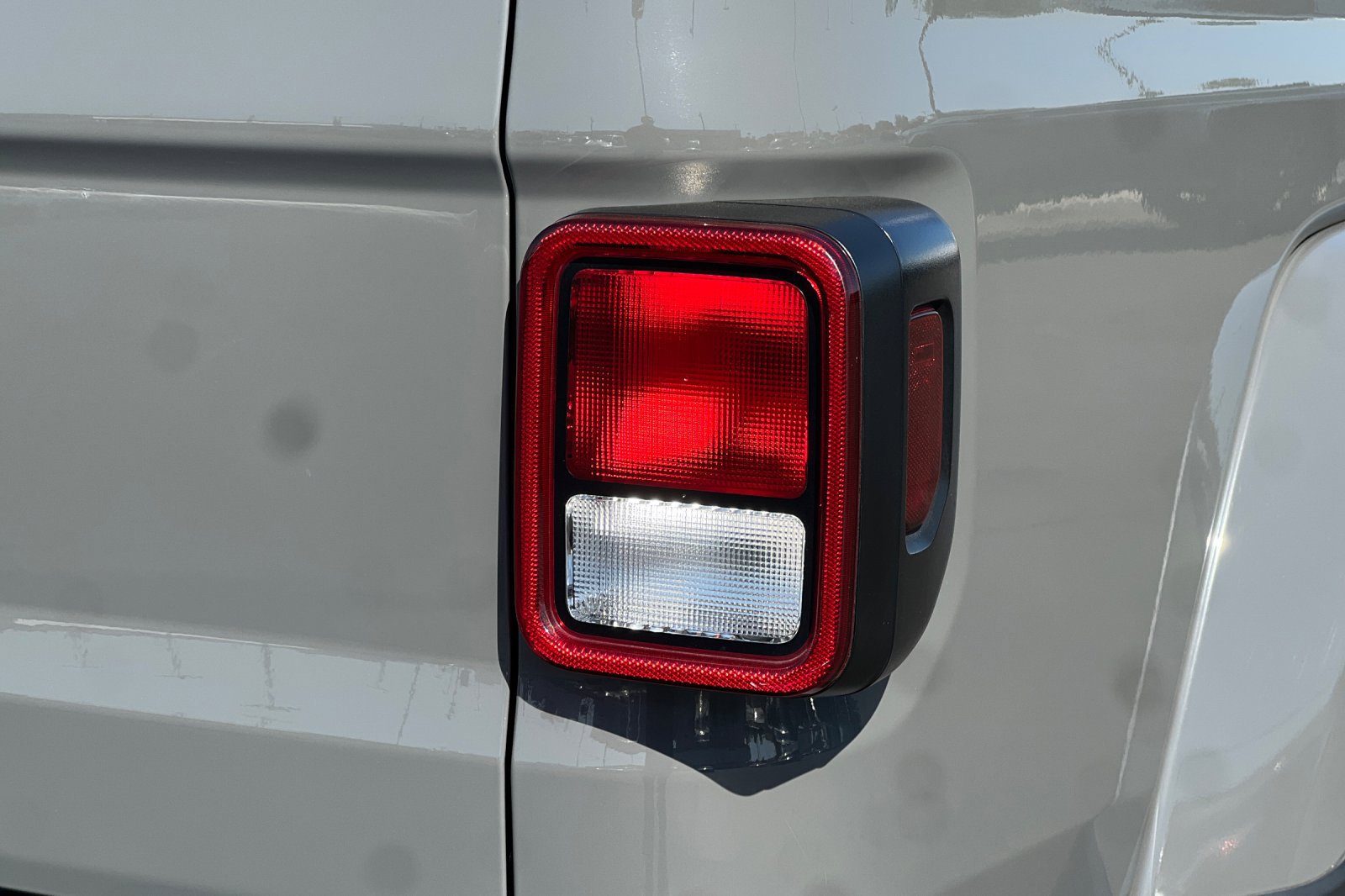 Used 2021 Jeep Gladiator Sport AWD/4WD image 27