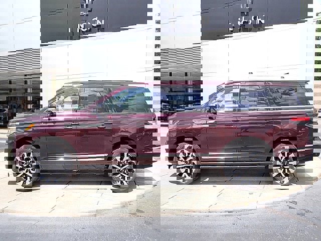 New 2024 Lincoln Navigator L Reserve image 2