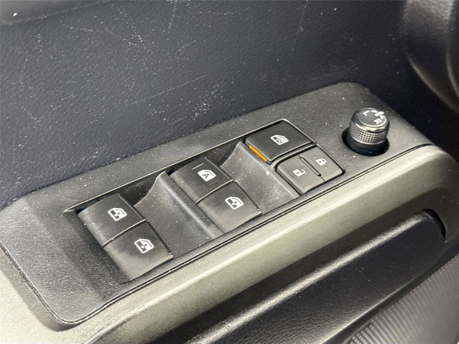 Used 2020 Toyota Tacoma SR5 AWD/4WD image 25