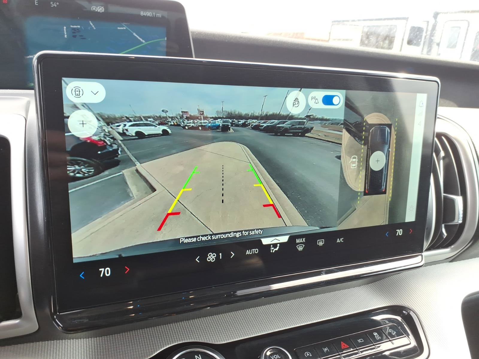 Used 2025 Ford Expedition Active image 16