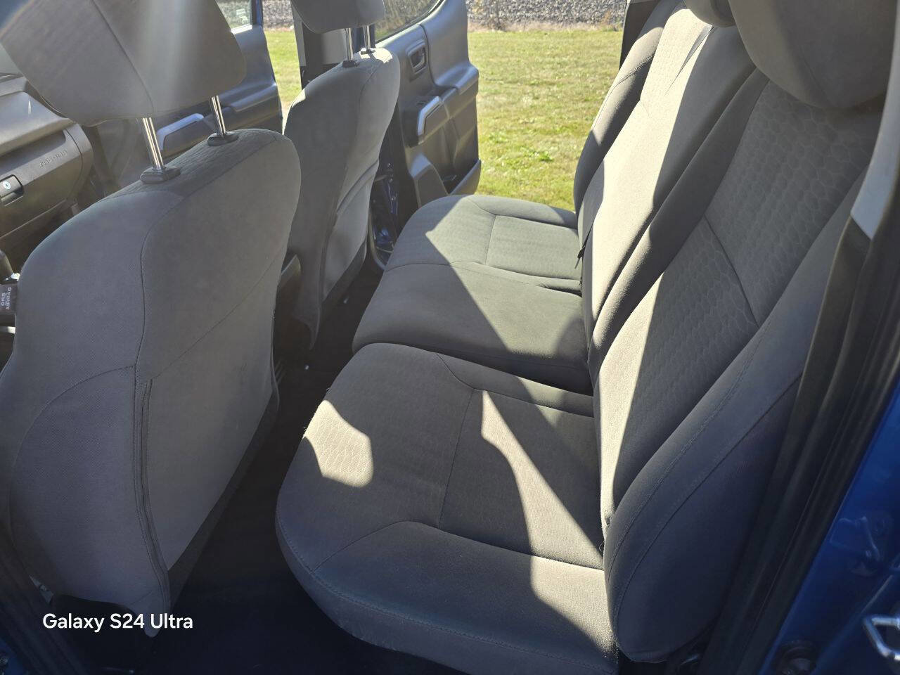 Used 2017 Toyota Tacoma TRD Sport image 32