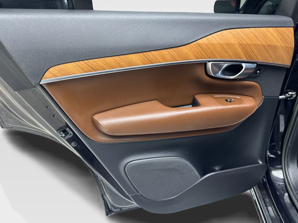 Used 2023 Volvo XC90 B6 Plus image 38