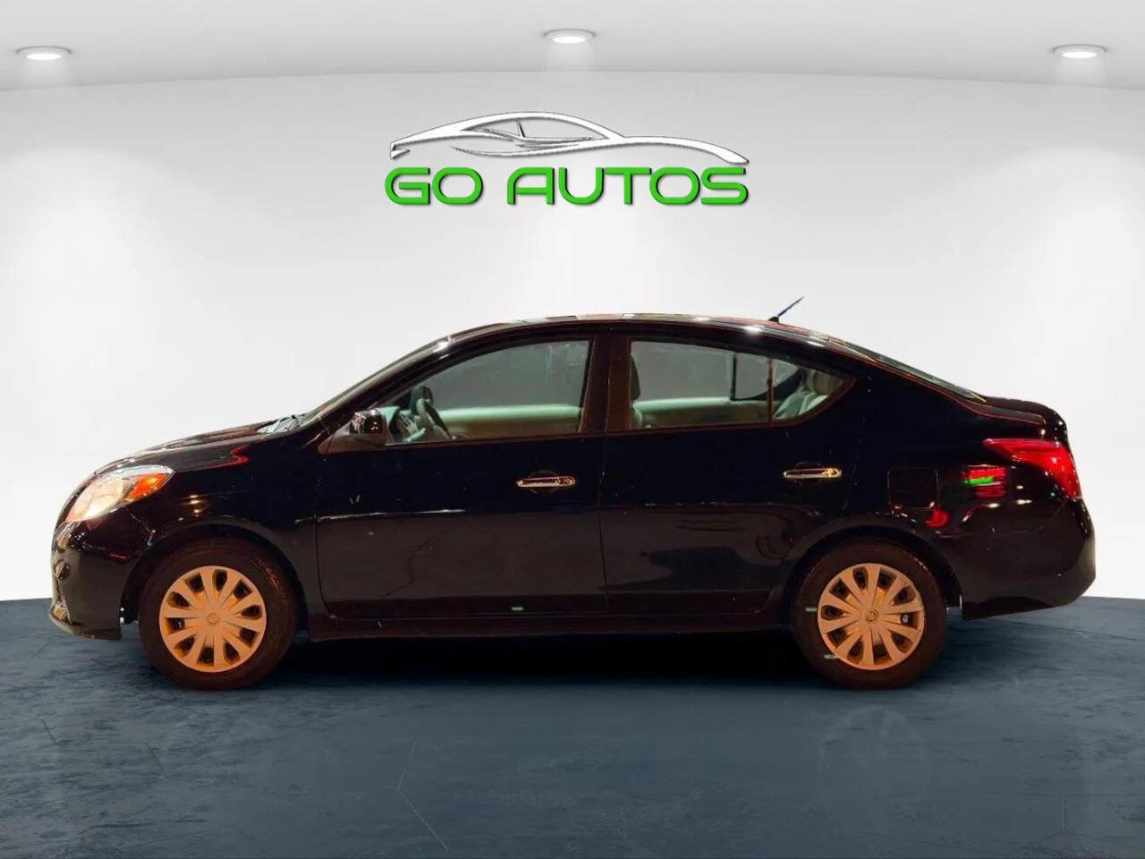 Used 2012 Nissan Versa SV image 2