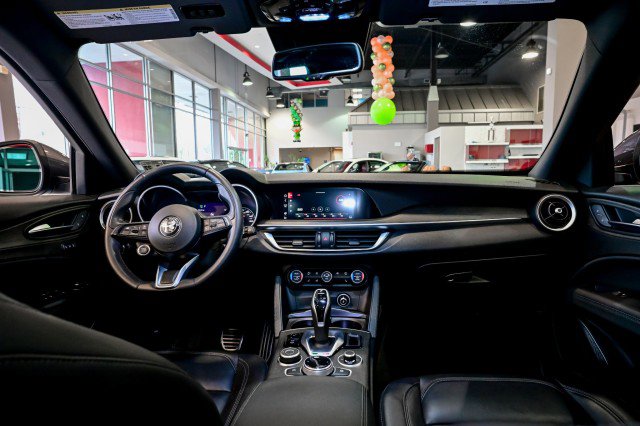 Used 2022 Alfa Romeo Stelvio Ti image 28