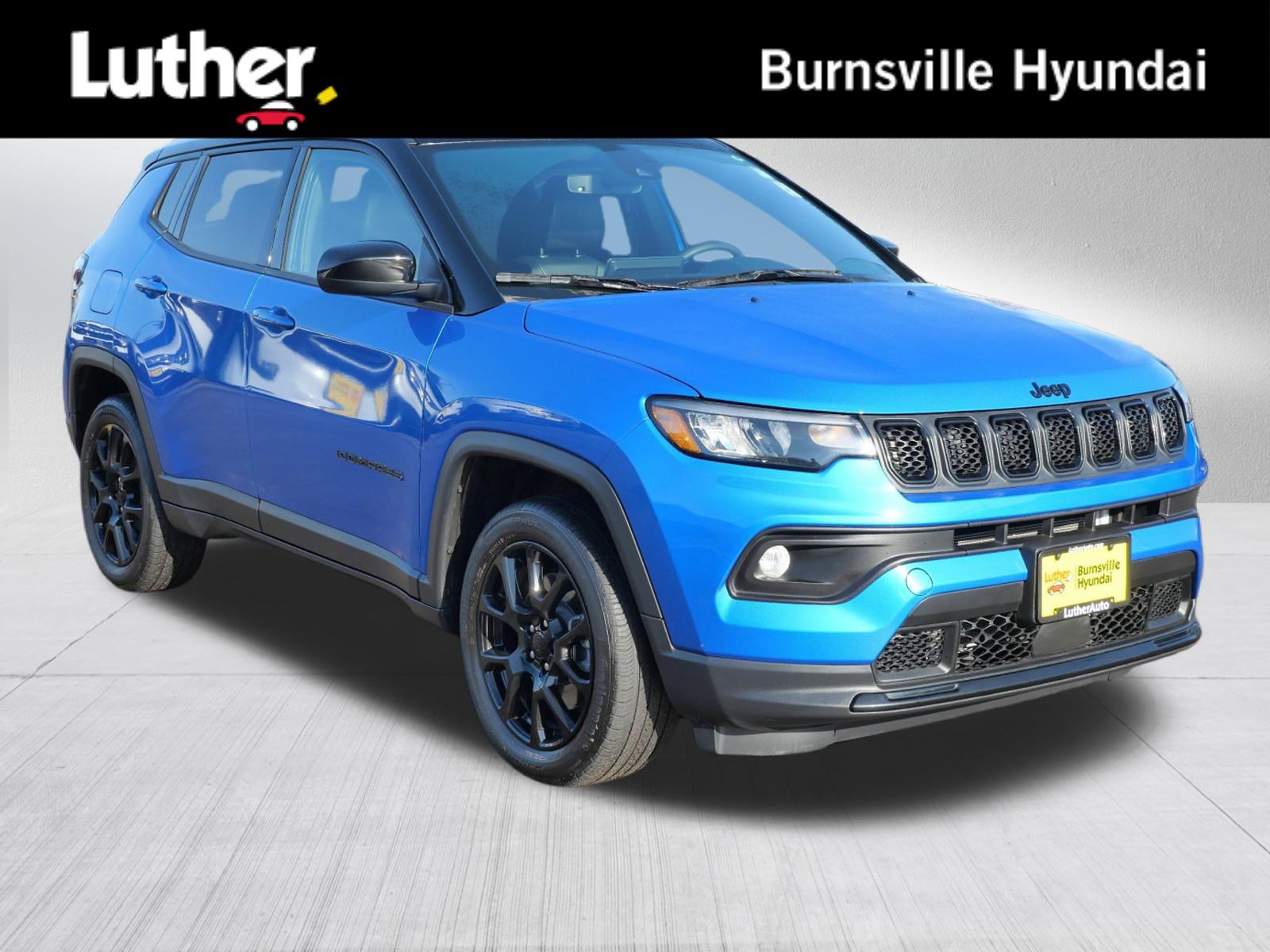 Used 2023 Jeep Compass Altitude w/ Convenience Group AWD/4WD image 1