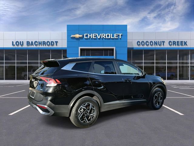 Used 2024 Kia Sportage LX image 8