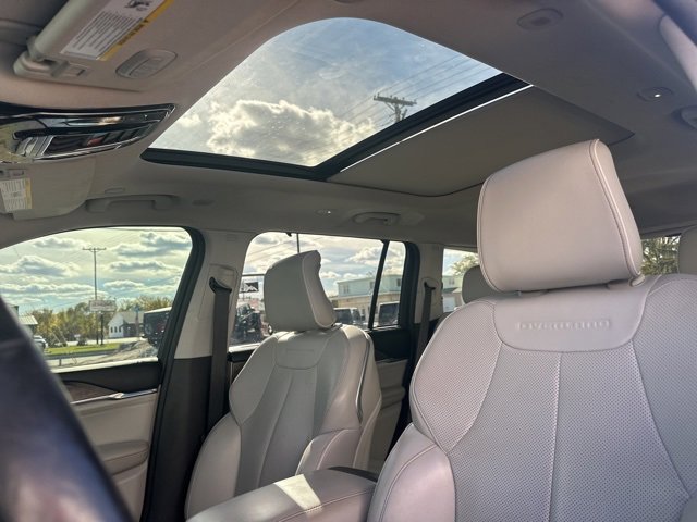 Used 2022 Jeep Grand Cherokee L Overland w/ Luxury Tech Group IV image 3