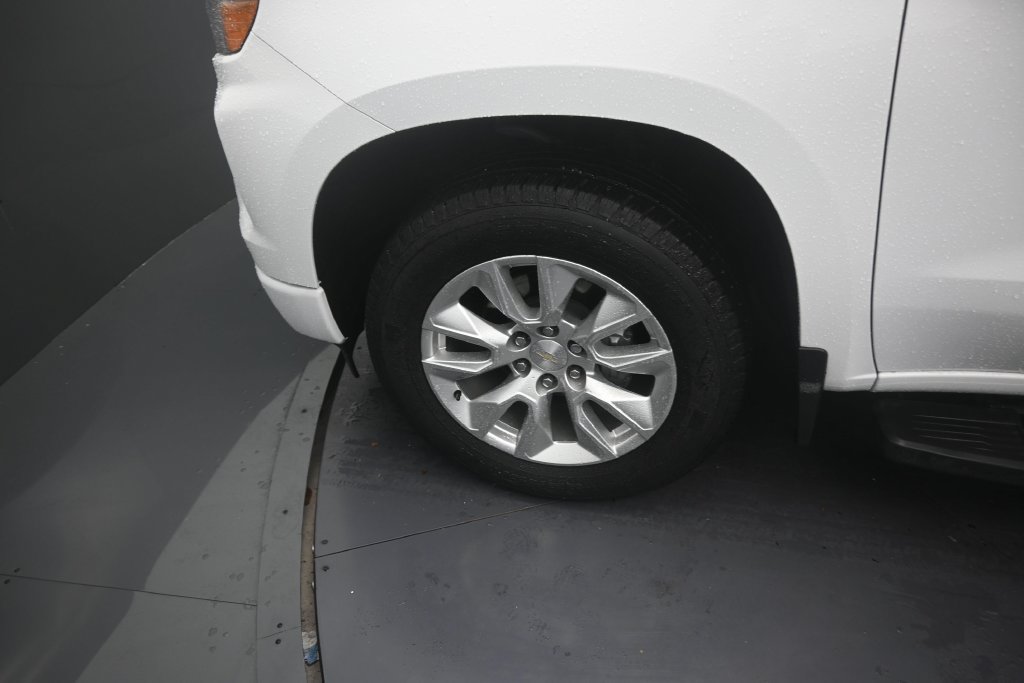 Used 2024 Chevrolet Silverado 1500 Custom RWD image 9